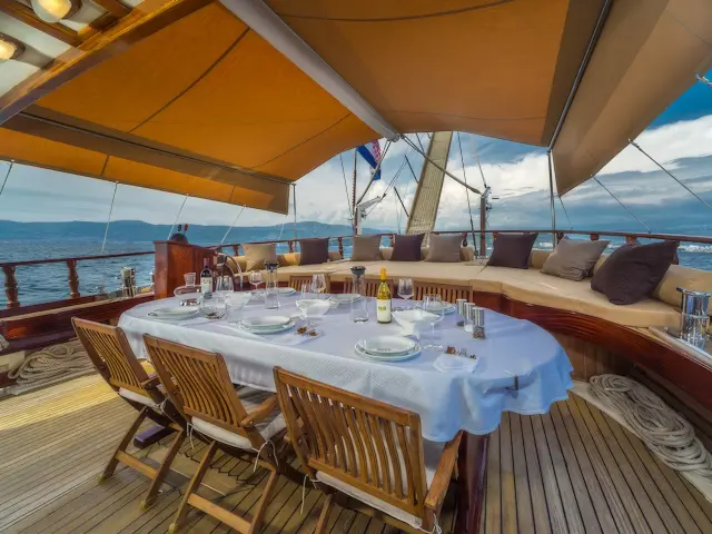Yacht Angelica dining table