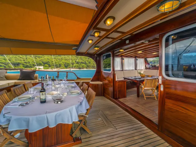 Yacht Angelica dining table