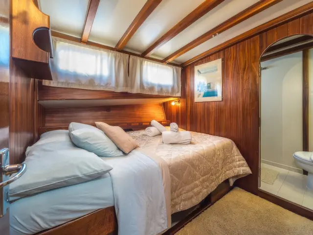 Yacht Angelica cabin