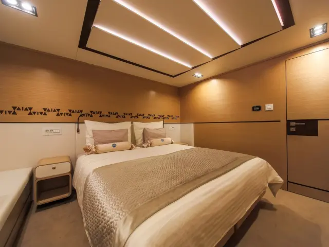 Yacht Omnia cabin bed
