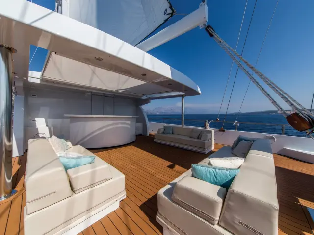 Yacht Omnia deck