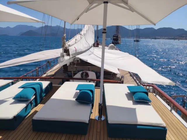 Yacht Mare Nostrum sunbed