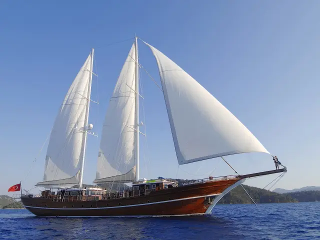Yacht Mare Nostrum sailing