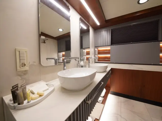 Yacht Mare Nostrum cabin bathroom