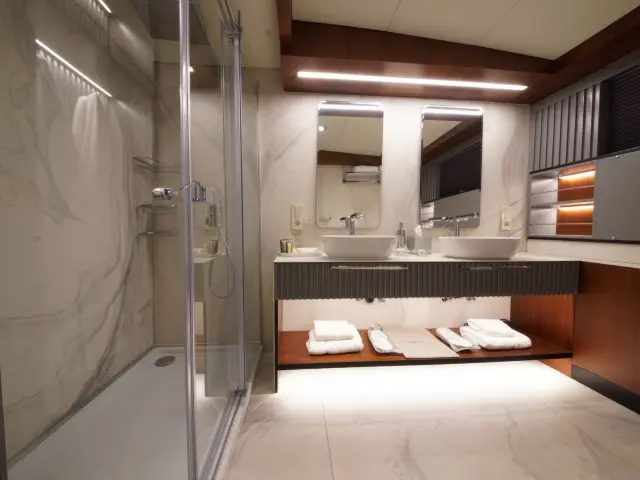 Yacht Mare Nostrum cabin bathroom
