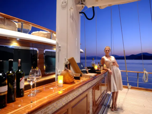 Yacht Mare Nostrum bar