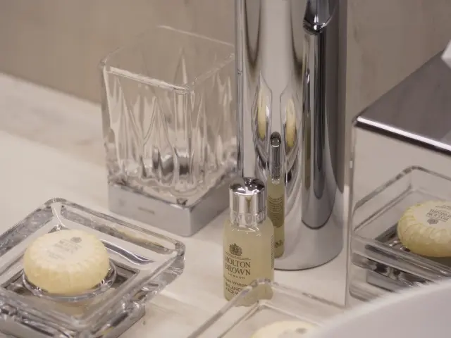 Yacht Mare Nostrum cabin bathroom