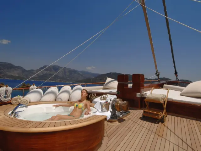 Yacht Mare Nostrum Jacuzzi