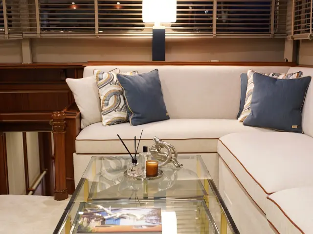Yacht Mare Nostrum saloon