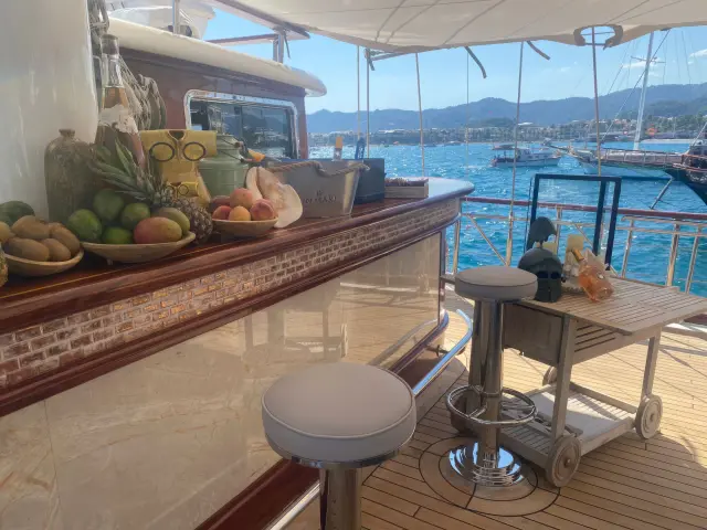Yacht Mare Nostrum bar