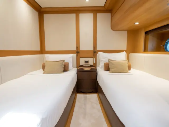 Yacht Zanziba cabin