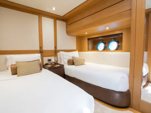 Yacht Zanziba cabin