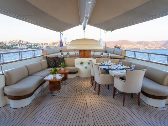 Yacht Zanziba dining area