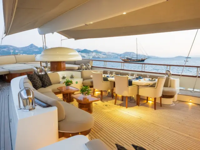 Yacht Zanziba dining area