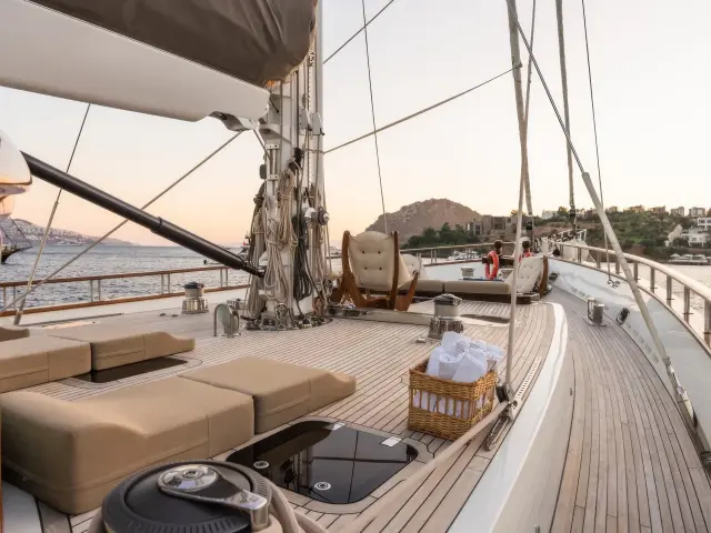 Yacht Zanziba deck