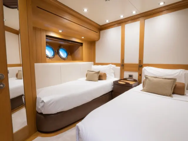 Yacht Zanziba cabin