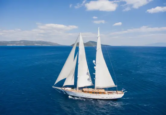 Yacht Zanziba sailing