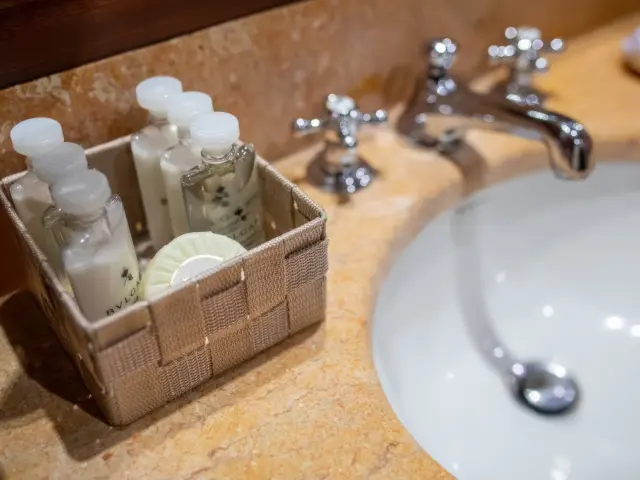 Yacht Voyage bathroom