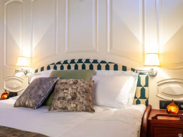 Yacht Voyage cabin bed