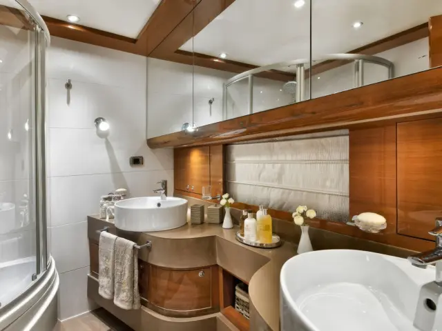 Yacht Mermaid cabin bathroom