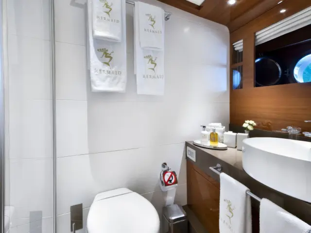 Yacht Mermaid cabin bathroom