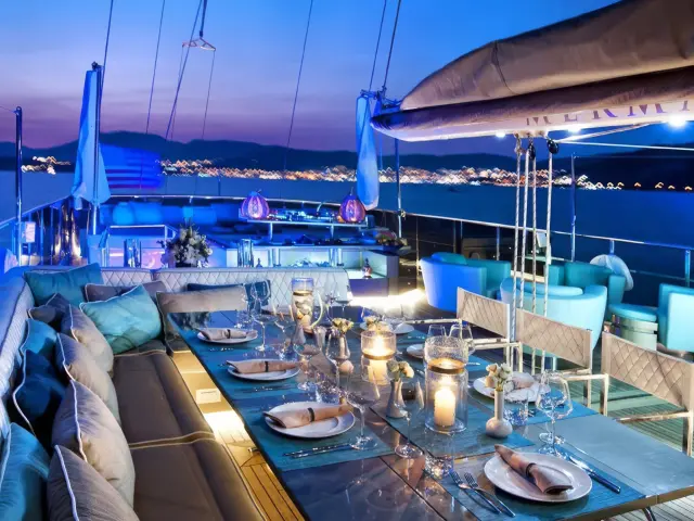 Yacht Mermaid dining area