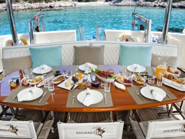 Yacht Mermaid dining table