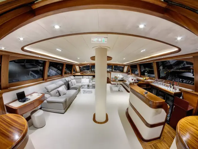 Yacht Alessandro saloon