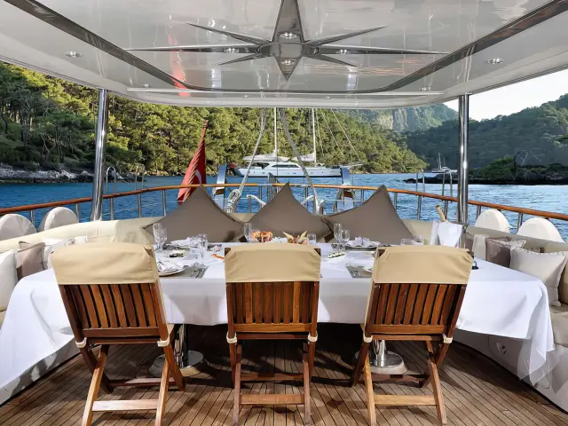 Yacht Alessandro dining table