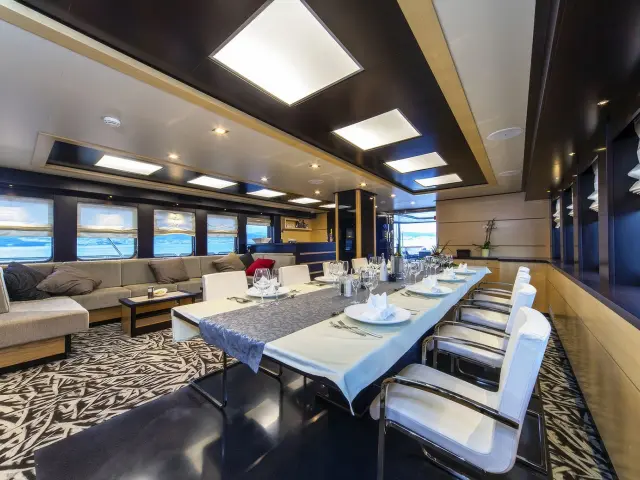 Yacht Navilux saloon