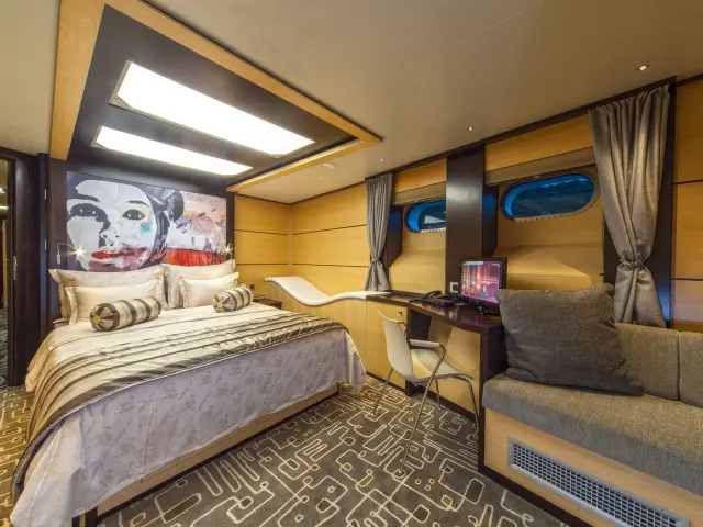 Yacht Navilux cabin