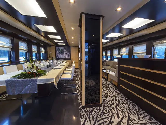 Yacht Navilux saloon