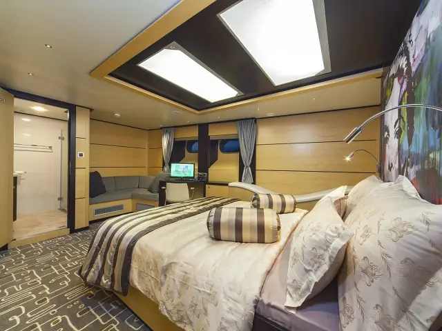 Yacht Navilux cabin