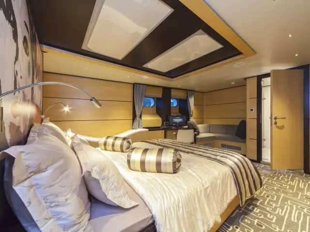 Yacht Navilux cabin