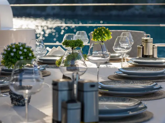 Yacht Sun of Wind dining table