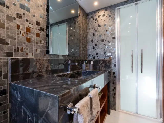 Yacht Sun of Wind cabin bathroom