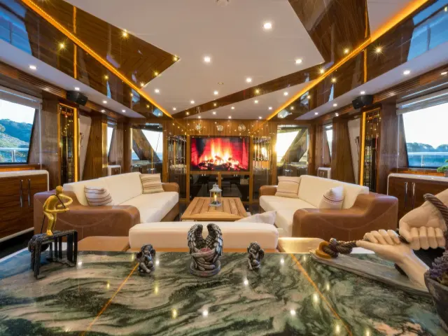 Yacht Sun of Wind saloon