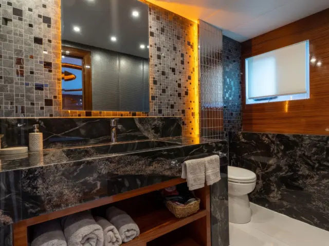 Yacht Sun of Wind cabin bathroom