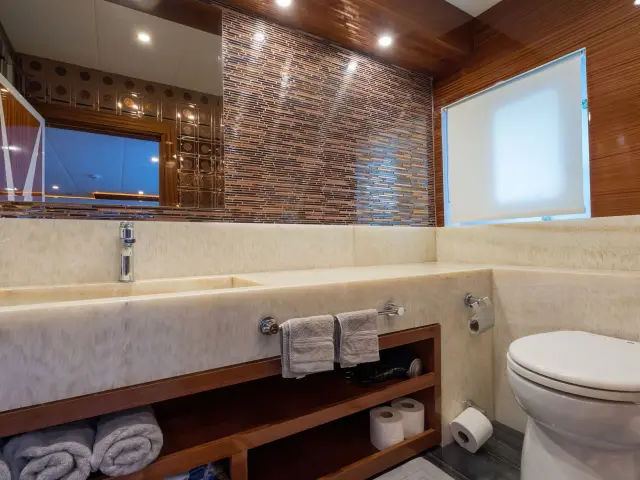 Yacht Sun of Wind cabin bathroom