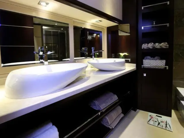 Yacht Perla Del Mare cabin bathroom