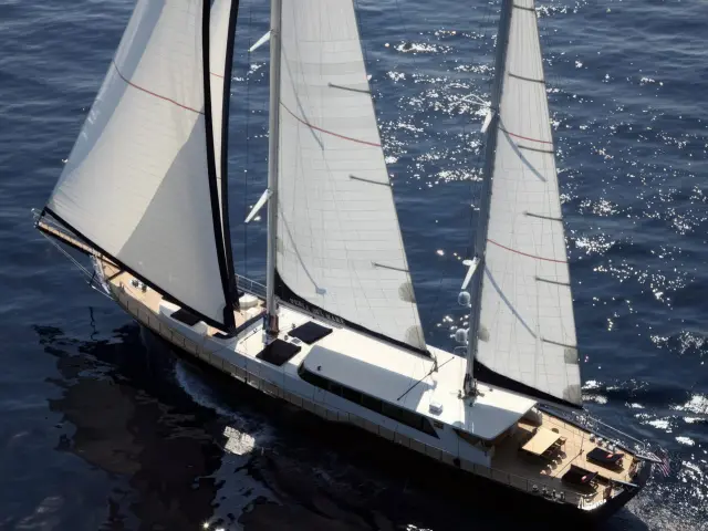 Yacht Perla Del Mare sailing