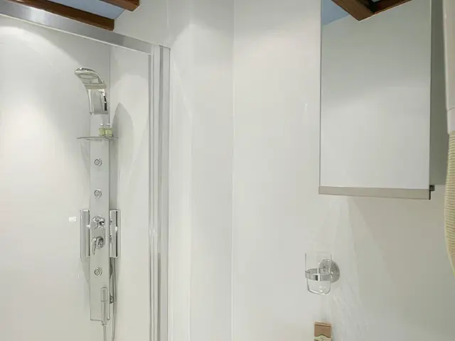 Yacht Matina cabin bathroom