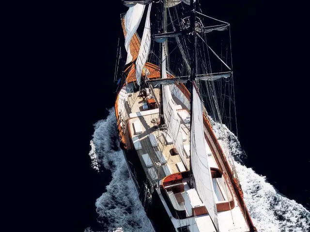 Yacht Matina sailing