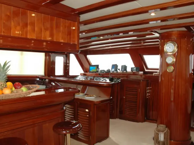 Yacht Matina saloon