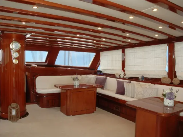 Yacht Matina saloon