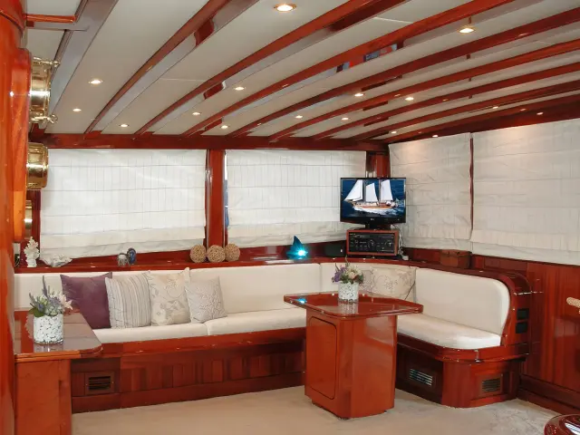 Yacht Matina saloon