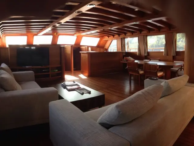 Yacht Cakiryildiz saloon