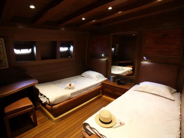 Yacht Cakiryildiz cabin