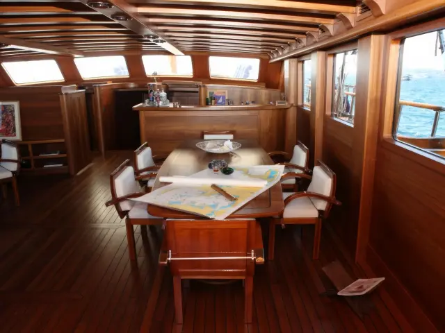 Yacht Cakiryildiz saloon