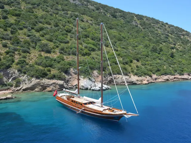 Yacht Cakiryildiz on anchor